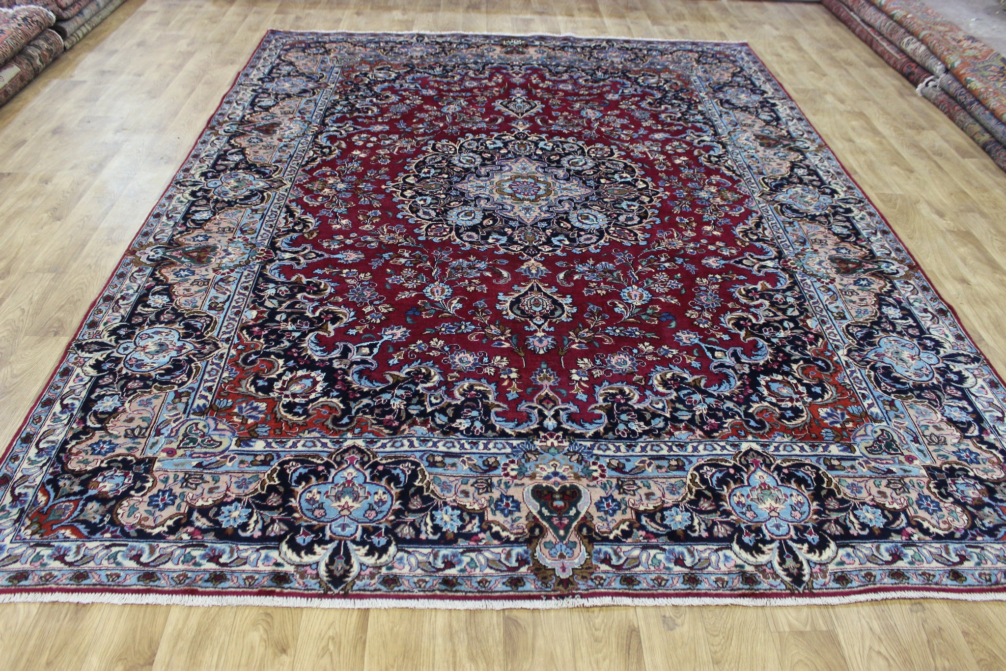 SIGNED PERSIAN KERMAN RUG WITH A FINE FLORAL DESIGN 325 X 225 CM