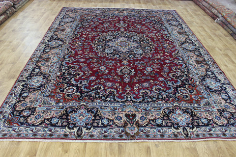 SIGNED PERSIAN KERMAN RUG WITH A FINE FLORAL DESIGN 325 X 225 CM