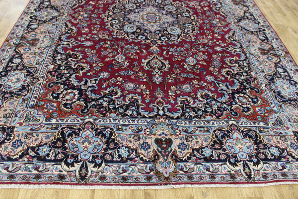 SIGNED PERSIAN KERMAN RUG WITH A FINE FLORAL DESIGN 325 X 225 CM