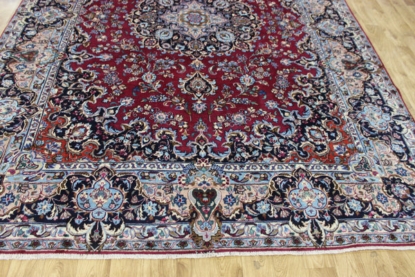 SIGNED PERSIAN KERMAN RUG WITH A FINE FLORAL DESIGN 325 X 225 CM