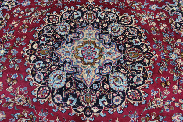 SIGNED PERSIAN KERMAN RUG WITH A FINE FLORAL DESIGN 325 X 225 CM