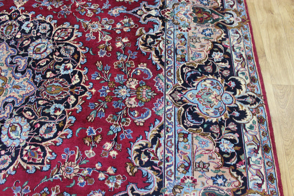 SIGNED PERSIAN KERMAN RUG WITH A FINE FLORAL DESIGN 325 X 225 CM