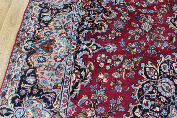 SIGNED PERSIAN KERMAN RUG WITH A FINE FLORAL DESIGN 325 X 225 CM