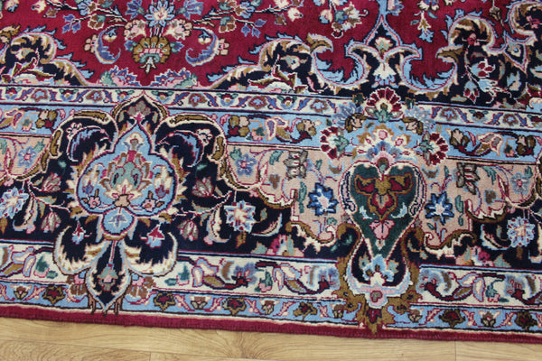 SIGNED PERSIAN KERMAN RUG WITH A FINE FLORAL DESIGN 325 X 225 CM
