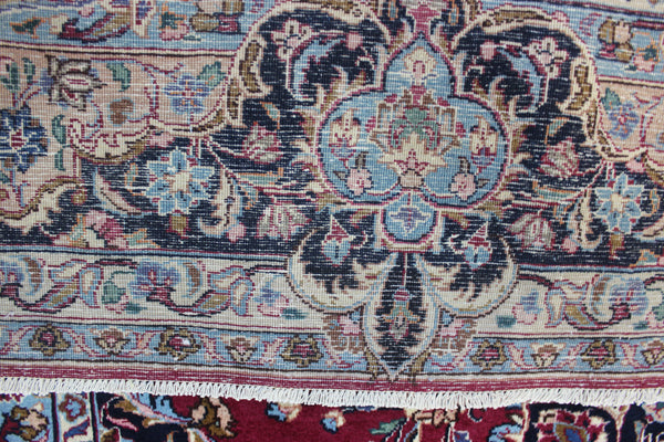 SIGNED PERSIAN KERMAN RUG WITH A FINE FLORAL DESIGN 325 X 225 CM