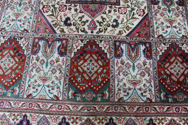 SIGNED PERSIAN QUM SILK RUG 200 X 135 CM