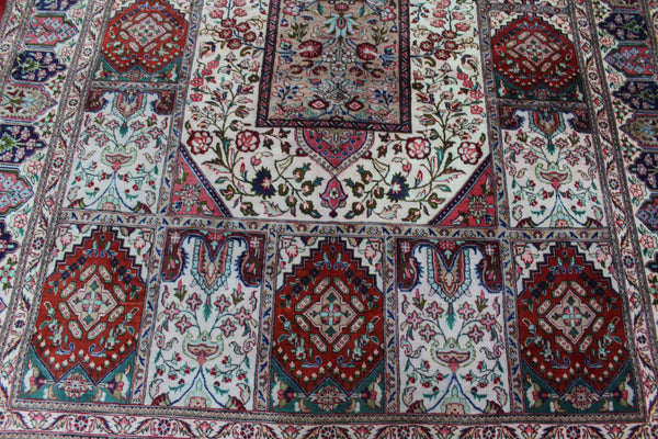 SIGNED PERSIAN QUM SILK RUG 200 X 135 CM