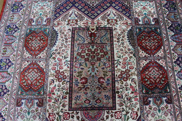 SIGNED PERSIAN QUM SILK RUG 200 X 135 CM