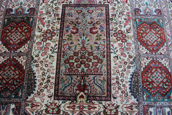 SIGNED PERSIAN QUM SILK RUG 200 X 135 CM