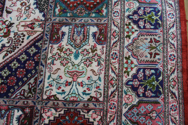 SIGNED PERSIAN QUM SILK RUG 200 X 135 CM