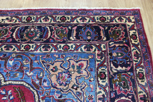 SIGNED PERSIAN MASHAD RUG WITH A GARDEN DESIGN 290 X 200 CM