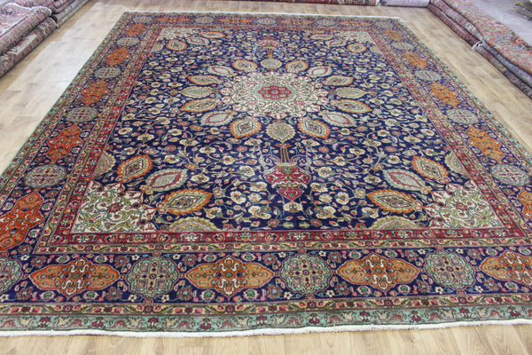 ANTIQUE TABRIZ CARPET OF TRADITIONAL MEDALLION DESIGN 390 X 300 CM