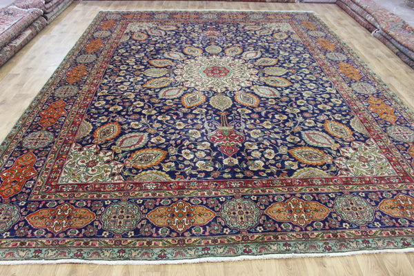 ANTIQUE TABRIZ CARPET OF TRADITIONAL MEDALLION DESIGN 390 X 300 CM
