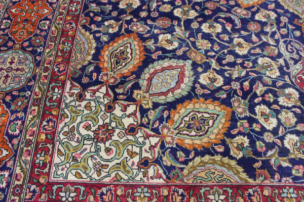 ANTIQUE TABRIZ CARPET OF TRADITIONAL MEDALLION DESIGN 390 X 300 CM