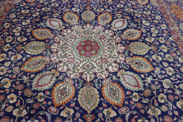 ANTIQUE TABRIZ CARPET OF TRADITIONAL MEDALLION DESIGN 390 X 300 CM