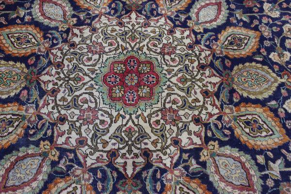 ANTIQUE TABRIZ CARPET OF TRADITIONAL MEDALLION DESIGN 390 X 300 CM