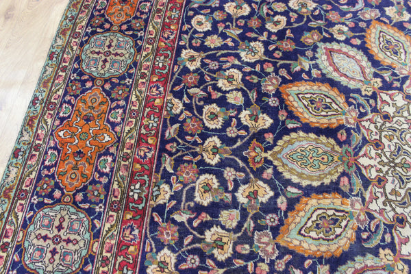 ANTIQUE TABRIZ CARPET OF TRADITIONAL MEDALLION DESIGN 390 X 300 CM