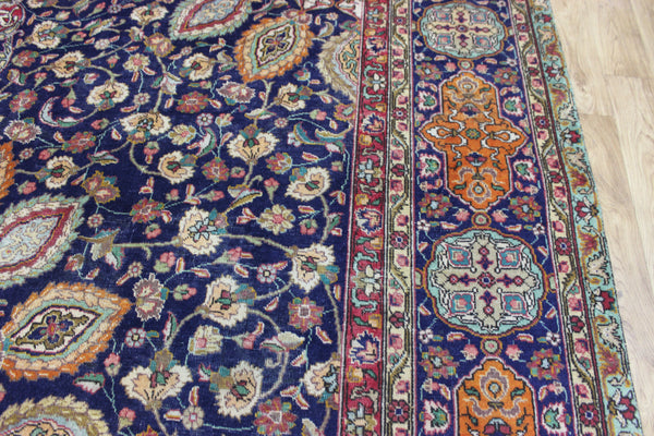 ANTIQUE TABRIZ CARPET OF TRADITIONAL MEDALLION DESIGN 390 X 300 CM