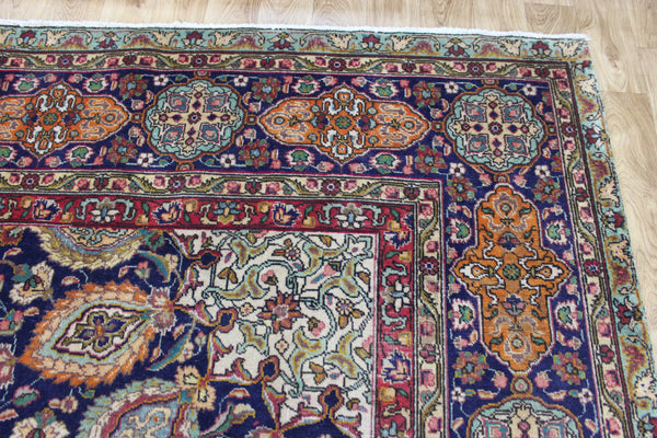 ANTIQUE TABRIZ CARPET OF TRADITIONAL MEDALLION DESIGN 390 X 300 CM