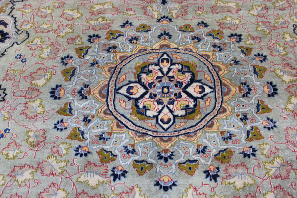FINE PERSIAN KASHAN CARPET OF FLORAL DESIGN 285 X 200 CM