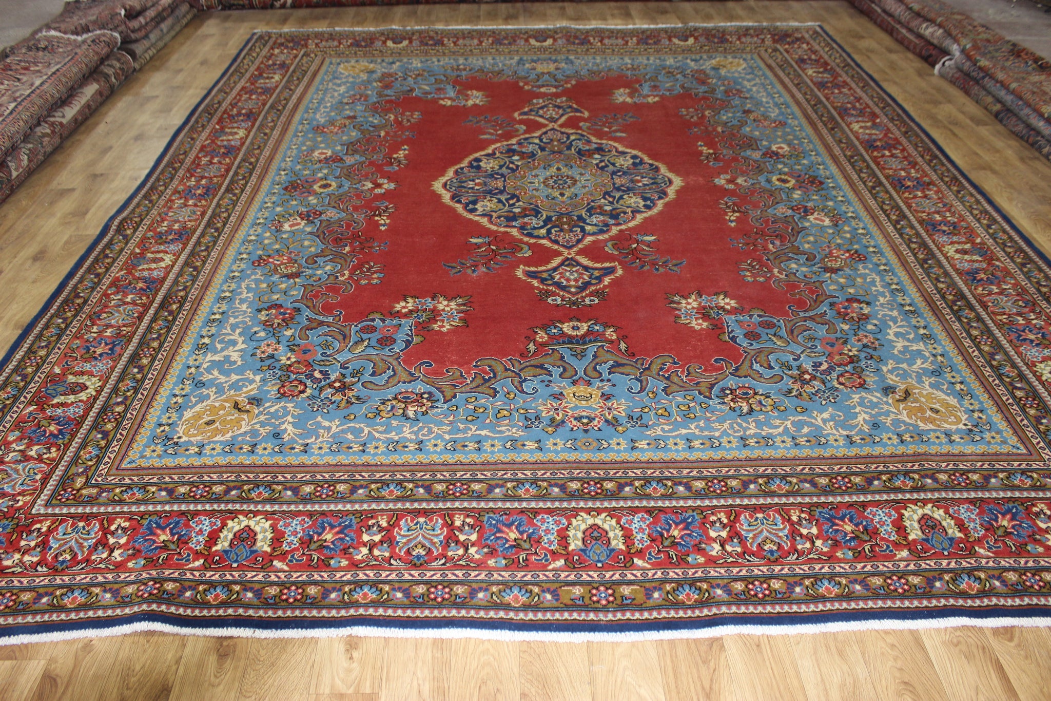 LARGE HANDMADE PERSIAN MAHAL CARPET OF TRADITIONAL FLORAL DESIGN 390 X 315 CM