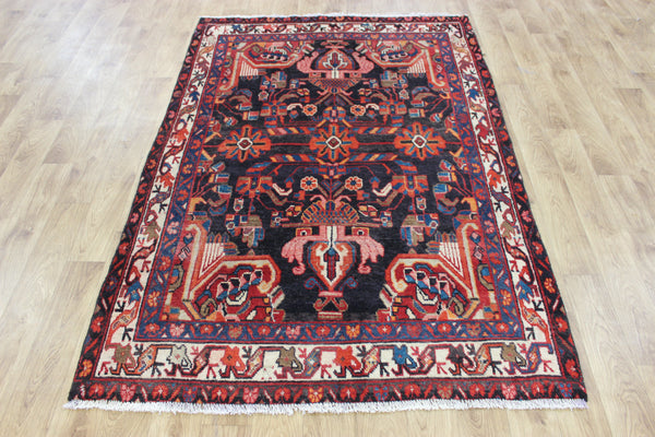 VINTAGE HANDMADE PERSIAN HAMEDAN RUG OF TRADITIONAL DESIGN 195 X 125 CM