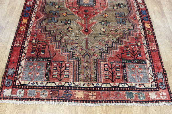 ANTIQUE PERSIAN HAMEDAN RUG OF TRADITIONAL DESIGN NATURAL DYES 210 X 125 CM