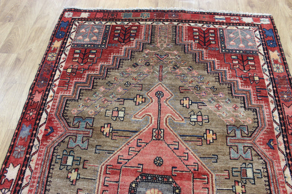 ANTIQUE PERSIAN HAMEDAN RUG OF TRADITIONAL DESIGN NATURAL DYES 210 X 125 CM