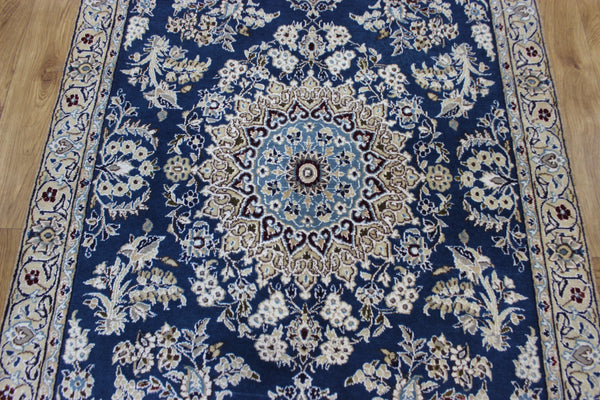 FINE HANDMADE PERSIAN NAIN RUG WOOL AND SILK RUG 165 X 105 CM