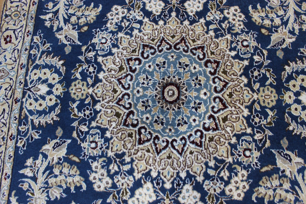 FINE HANDMADE PERSIAN NAIN RUG WOOL AND SILK RUG 165 X 105 CM
