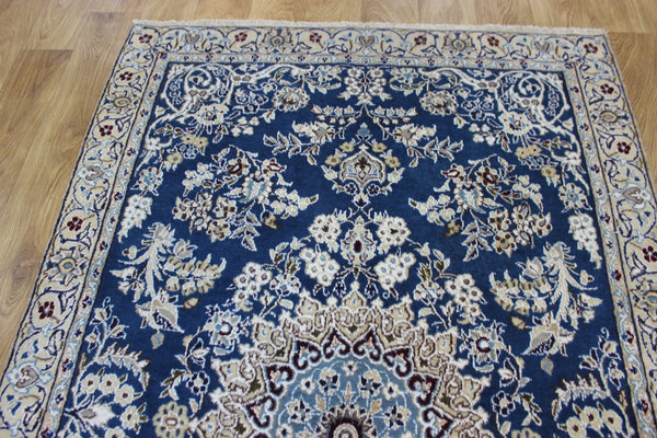 FINE HANDMADE PERSIAN NAIN RUG WOOL AND SILK RUG 165 X 105 CM