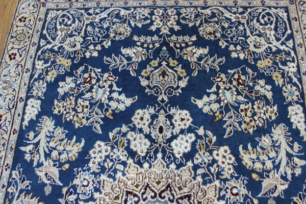 FINE HANDMADE PERSIAN NAIN RUG WOOL AND SILK RUG 165 X 105 CM