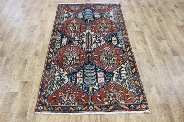 ANTIQUE HANDMADE PERSIAN BAKHTIARI RUG NATURAL DYES, CIRCA 1930.