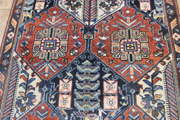 ANTIQUE HANDMADE PERSIAN BAKHTIARI RUG NATURAL DYES, CIRCA 1930.