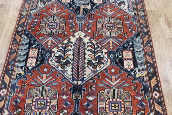 ANTIQUE HANDMADE PERSIAN BAKHTIARI RUG NATURAL DYES, CIRCA 1930.