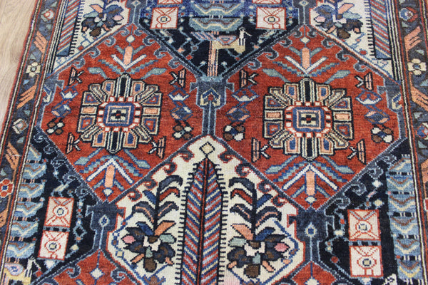 ANTIQUE HANDMADE PERSIAN BAKHTIARI RUG NATURAL DYES, CIRCA 1930.