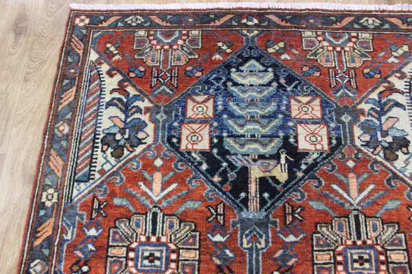 ANTIQUE HANDMADE PERSIAN BAKHTIARI RUG NATURAL DYES, CIRCA 1930.