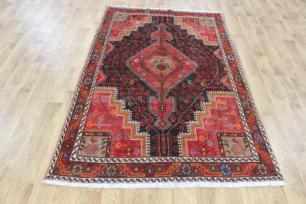 ANTIQUE PERSIAN HAMEDAN RUG OF TRADITIONAL MEDALLION DESIGN 200 X 130 CM