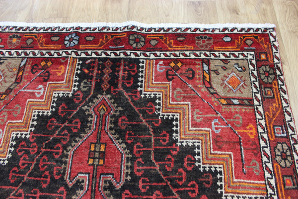 ANTIQUE PERSIAN HAMEDAN RUG OF TRADITIONAL MEDALLION DESIGN 200 X 130 CM