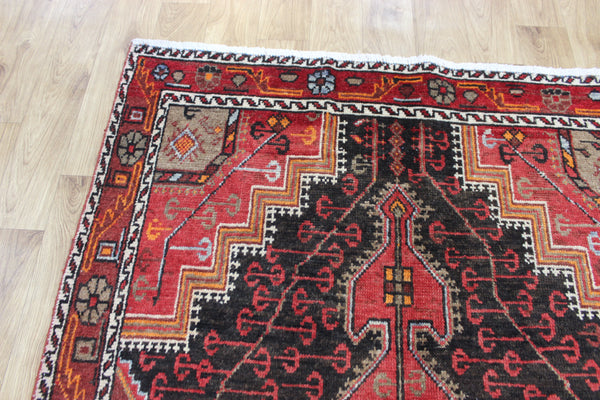 ANTIQUE PERSIAN HAMEDAN RUG OF TRADITIONAL MEDALLION DESIGN 200 X 130 CM