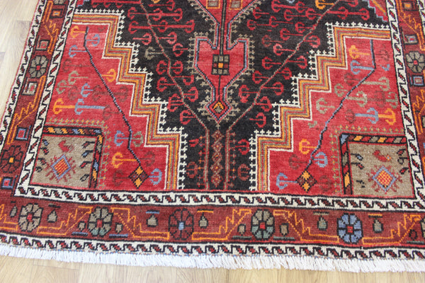 ANTIQUE PERSIAN HAMEDAN RUG OF TRADITIONAL MEDALLION DESIGN 200 X 130 CM