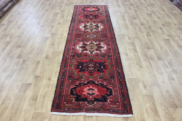 An outstanding handmade Persian Heriz runner of traditional medallion design 280 x 80 cm