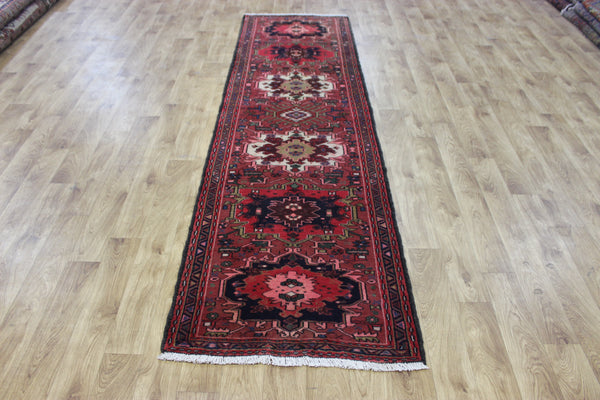 An outstanding handmade Persian Heriz runner of traditional medallion design 280 x 80 cm