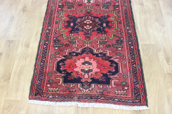 An outstanding handmade Persian Heriz runner of traditional medallion design 280 x 80 cm