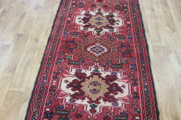 An outstanding handmade Persian Heriz runner of traditional medallion design 280 x 80 cm
