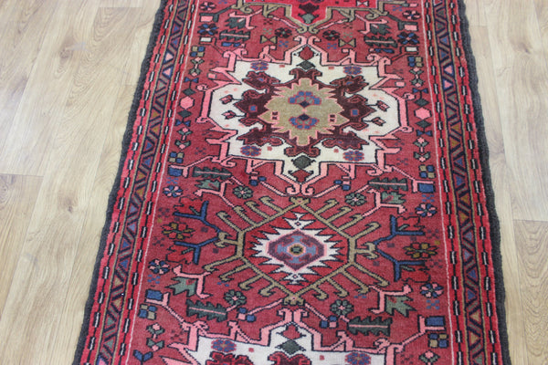 An outstanding handmade Persian Heriz runner of traditional medallion design 280 x 80 cm