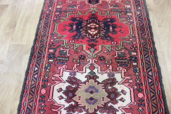 An outstanding handmade Persian Heriz runner of traditional medallion design 280 x 80 cm