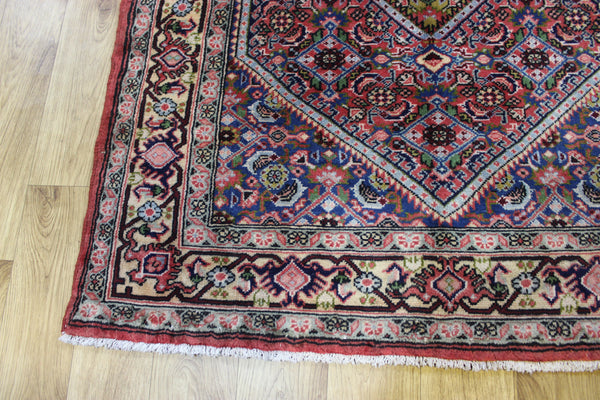 &nbsp;Fine handmade Persian Senneh rug with well known herati design 135 x 105 cm