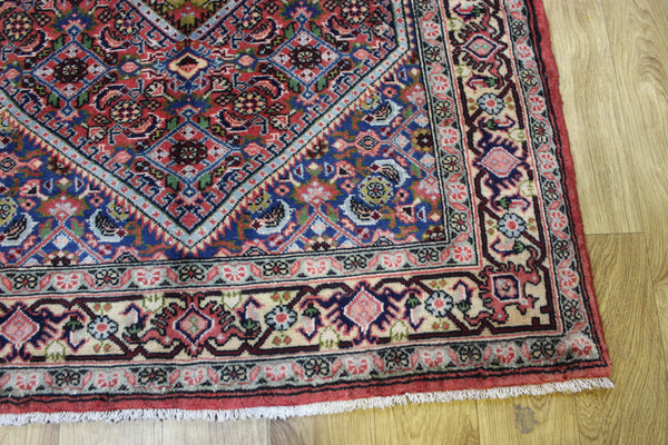 &nbsp;Fine handmade Persian Senneh rug with well known herati design 135 x 105 cm