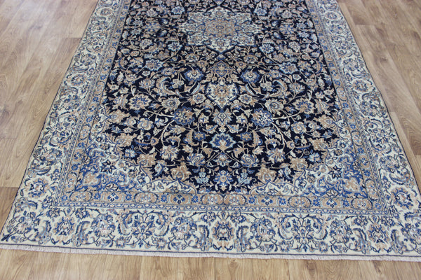 &nbsp;Fine Persian Nain rug, of superb classic design with outstanding colours 274 x 158 cm
